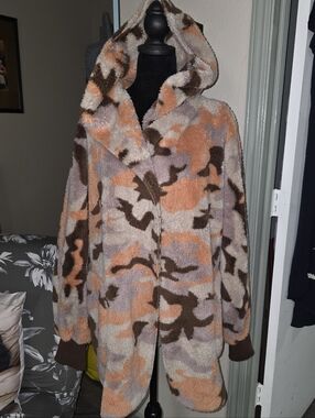 175 Hem & Thread Hooded Teddy Coat in Brown, Tan & Cream Camo
